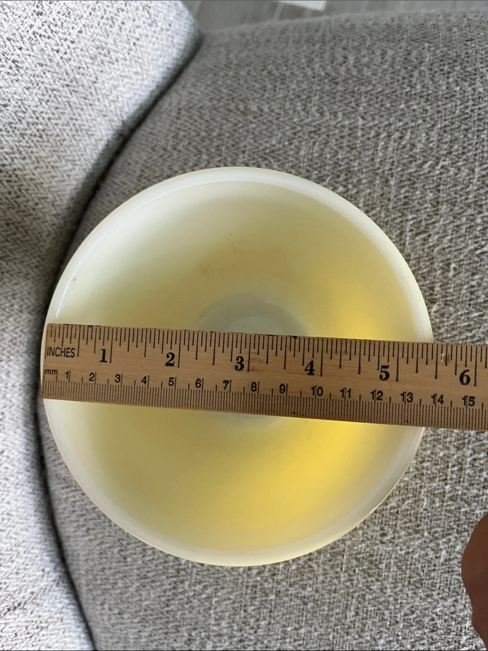 Vintage Pyrex yellow nesting bowl 1.5 PT number 401 like new condition